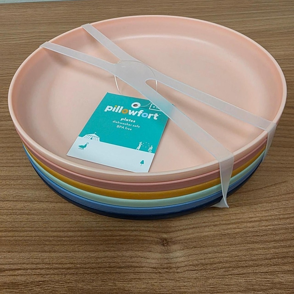 New 6 pack Pillowfort Kids Dinner Plates